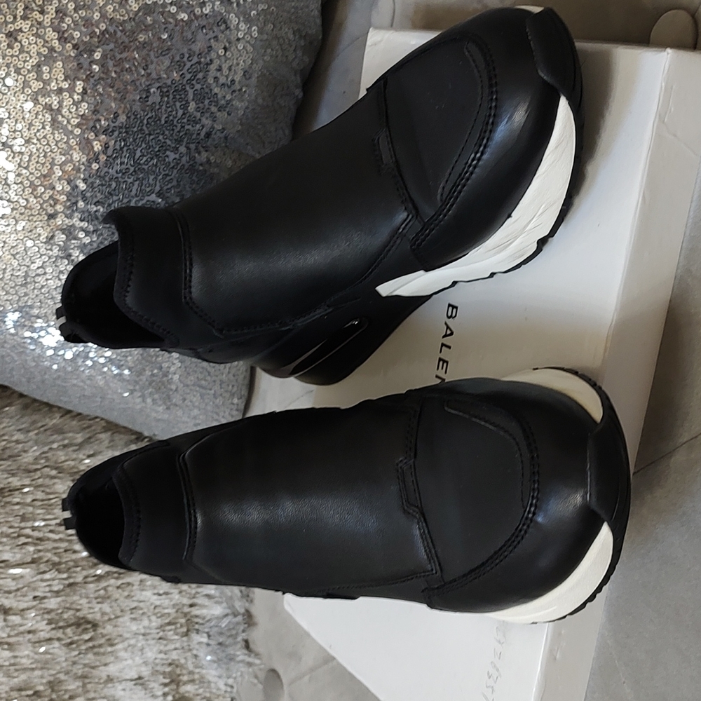 Women's black white sneakers size 39